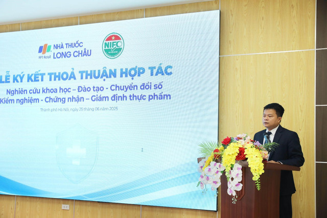 PGS.TS. Trần Cao Sơn, Phó Viện trưởng Viện Kiểm nghiệm an toàn vệ sinh thực phẩm Quốc gia phát biểu tại sự kiện. 2.jpg