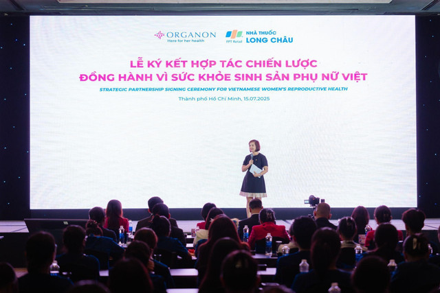 Đại diện hệ thống nhà thuốc và tiêm chủng Long Châu tại sự kiện. 4.jpg