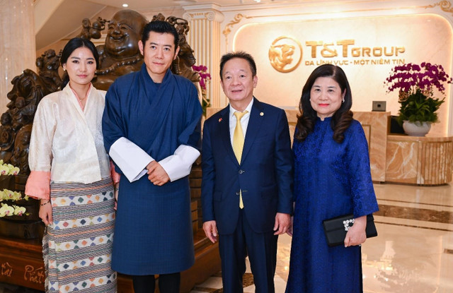 Quốc vương Bhutan cùng Hoàng hậu đến thăm Tập đoàn T&T Group. 1.jpg
