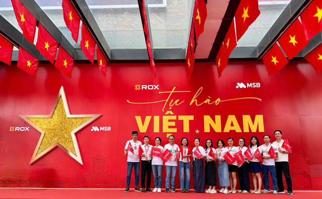 Tọa độ check-in này cũng là nơi lý tưởng để nhân viên văn phòng, công ty lưu giữ kỷ niệm, hòa mình vào không khí ngày Quốc khánh đang tới rất gần. 8.jpg