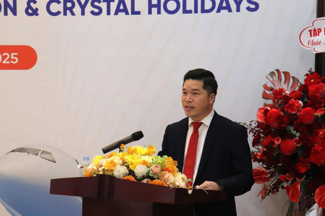 Ông Hoàng Văn Dũng, Giám đốc Cảng Hàng không quốc tế Vân Đồn, tại lễ ký kết. Ảnh: Ánh Dương 2.jpg
