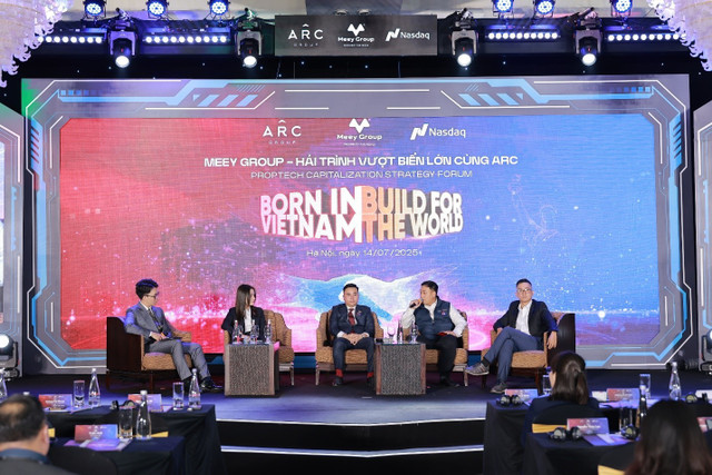 Đại diện ARC Group - công ty tư vấn tài chính, có trụ sở chính tại châu Á chuyên về IPO và SPAC (thứ hai từ phải sang) chia sẻ về cơ hội của các doanh nghiệp công nghệ Việt Nam trên thị trường quốc tế 33.jpg
