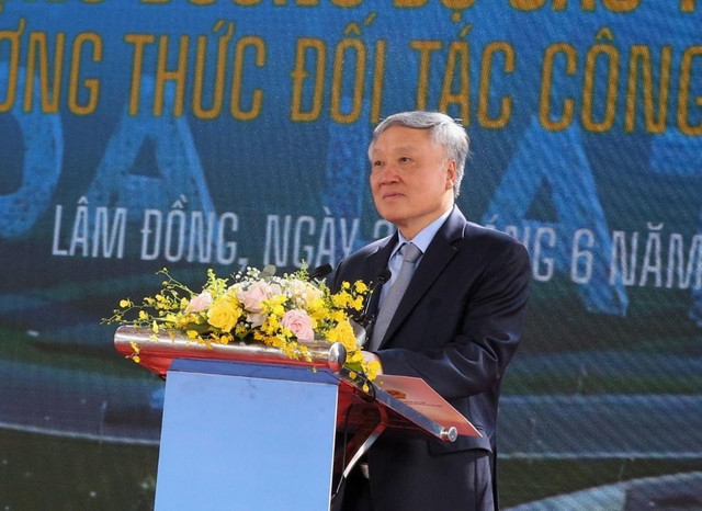 Phó Thủ tướng Thường trực Chính phủ Nguyễn Hoà Bình phát lệnh khởi công dự án 33.jpg