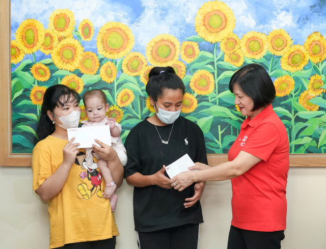 Chương trình ROX Share trao quà cho bệnh nhi tại Bệnh viện Nhi Trung ương. 5.jpg