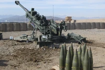 Mỹ dùng lựu pháo M777 bảo vệ mỏ dầu ở Syria khiến Nga tức giận