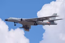 Oanh tạc cơ chiến lược H-6 Trung Quốc xuất hiện gần biên giới Ấn Độ