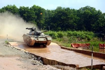 Xe tăng Việt Nam xông pha, lội nước không kém T-72B3 của Nga 