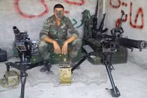 Bị tập kích, quân đội Syria tháo chạy bỏ lại cả "hàng nóng" Nga vừa tăng viện