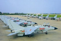 "Quan tài bay" JH-7 Trung Quốc áp sát biên giới có dọa được Ấn Độ? 