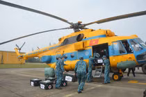 Trực thăng không quân Việt Nam hỗ trợ diễn tập thực binh phòng chống COVID-19