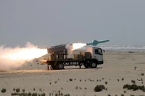 Hải quân Iran thử tên lửa hành trình chống hạm mới "vỗ mặt" Mỹ