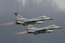 Phi đội F-16V Đài Loan bất ngờ tập trận chống lại cuộc tấn công từ Trung Quốc 