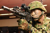 Điểm lạ trên súng trường tấn công Type-20 mới cứng của Nhật Bản 