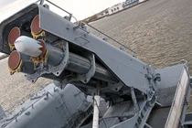 Nóng: Mỹ điều động muôn vàn vũ khí cực mạnh áp sát lãnh hải Iran 