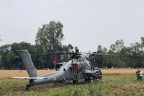 Chưa kịp thị uy, AH-64E Apache Ấn Độ đã phải hạ cánh khẩn cấp trên.. cánh đồng