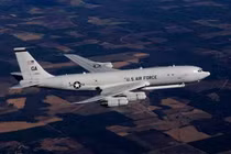 Máy bay E-8C Mỹ bay sát bờ biển Quảng Đông, Trung Quốc "sôi máu"