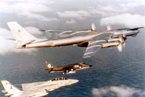 Máy bay Tu-95 Nga già cỗi vẫn đủ sức khiến NATO giật mình lo sợ 