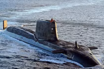 Tàu ngầm Anh trồi lên ở Bắc Cực: London công khai đối đầu Moscow? 