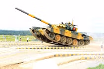 Đội tuyển xe tăng Việt Nam xuất sắc về nhất trong trận đấu thứ hai