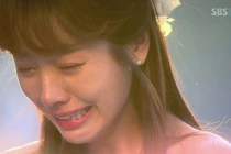 Ngày cưới, lộ bí mật của chồng khi hai cô bạn thân cùng mặc váy cưới tham dự