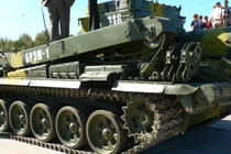 Lần xuất hiện chớp nhoáng của BREM-1 bên cạnh xe tăng T-90 Việt Nam