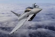 Dàn tiêm kích Typhoon "đuổi cổ" máy bay ném bom Nga sát không phận Anh