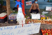 Sau tấm biển “Không đeo khẩu trang bán đắt gấp đôi” của anh bán rau