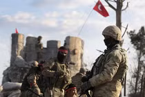 Thổ Nhĩ Kỳ "chiêu binh mãi mã" khắp nơi tung vào cuộc chiến Azerbaijan - Armenia