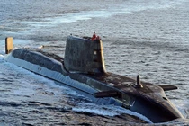 Tàu ngầm Anh trồi lên ở Bắc Cực: London công khai đối đầu Moscow? 