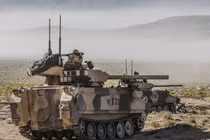 Xe tăng T-80 do... Mỹ sản xuất trông quái dị như thế nào? 