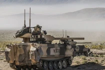 Xe tăng T-80 do... Mỹ sản xuất trông quái dị như thế nào? 