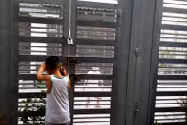 Mới cách ly 4 ngày, con tôi đã ôm cổng hóng… người dưng 