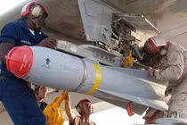 Xe tăng Syria không có đường thoát trước tên lửa AGM-65 Thổ Nhĩ Kỳ