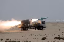 Hải quân Iran thử tên lửa hành trình chống hạm mới "vỗ mặt" Mỹ