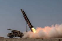 Iran giăng tên lửa tràn eo biển Hormuz, sẵn sàng một cuộc chiến với Mỹ 