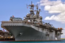 Tàu đổ bộ Bonhomme cháy rụi, Hải quân Mỹ gọi tàu cũ "tái ngũ"?