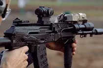 Vì sao súng trường AK-12 của Nga "ăn đứt" M4 của Mỹ về mọi mặt?