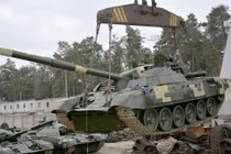 Tăng thiếp giáp Ukraine mạnh lên gấp bội khi tiếp nhận T-72AMT 