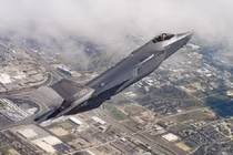 Tiêm kích F-35 thiếu linh kiện, Tổng thống Trump đổ lỗi cho ông Obama 