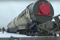 Mỹ liên tiếp đổ tiền, tìm cách phòng thủ vũ khí siêu thanh Nga