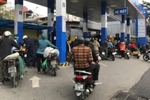 Đổ đầy bình xăng chạy xe Tết, quan niệm sai lầm