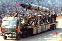 Cấm nhập khẩu nhiều loại vũ khí, Ấn Độ đang toan tính điều gì?