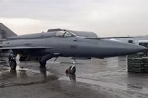 Ảnh hiếm về tiêm lích MiG-21 gốc Liên Xô "độ" theo kiểu máy bay Mỹ 