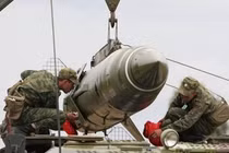 Belarus chuyển hàng loạt vũ khí hạng nặng đến tuyến biên giới sát NATO