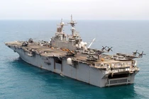 Tàu đổ bộ tấn công liên tục cháy, Hải quân Mỹ thiệt hại bao nhiêu?