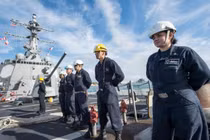 Khu trục hạm Mỹ tiến thẳng vào nơi Trung Quốc tập trận trên Biển Đông