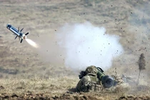 Binh sĩ Ukraine được phép dùng Javelin tấn công xe tăng Nga ở Donbass