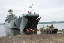 Choáng ngợp "tàu há mồm" thuộc hàng "tinh hoa" của Hạm đội Baltic Nga 