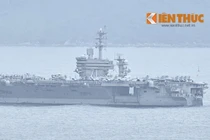 Cận cảnh siêu hàng không mẫu hạm USS Theodore Roosevelt neo tại Đà Nẵng