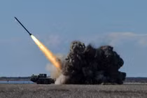 Hăm hở với loạt chương trình tên lửa hoành tráng, Ukraine bỗng gặp vật cản: Thiếu tiền! 